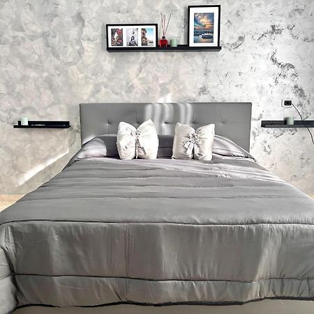 Casa Vacanze The Fortress Apartment Наполи Екстериор снимка