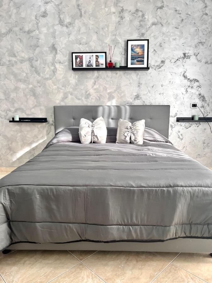 Casa Vacanze The Fortress Apartment Наполи Екстериор снимка